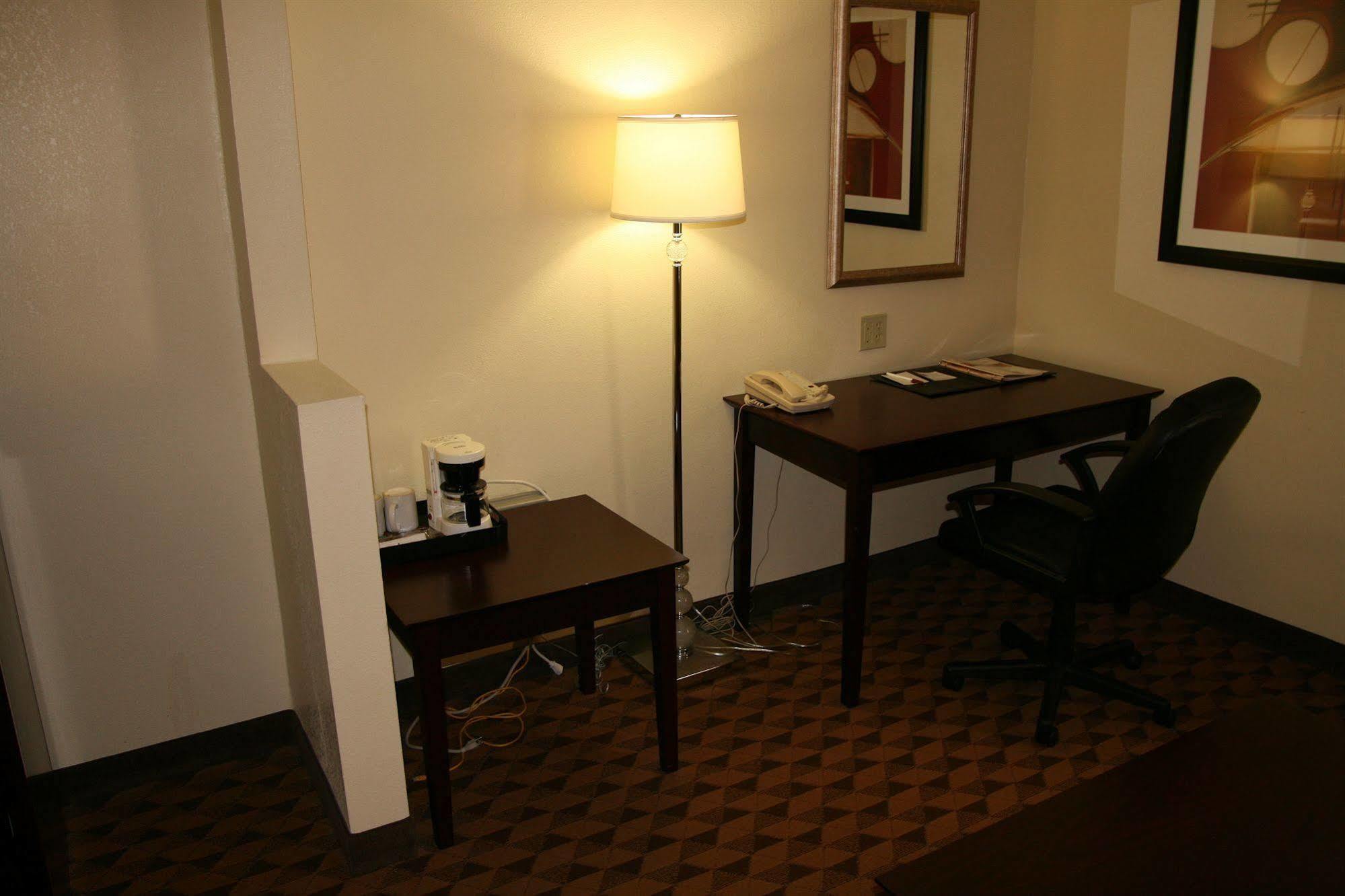 Red Roof Inn & Suites Cincinnati North-Мейсон Экстерьер фото